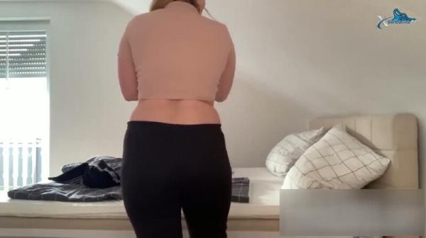 Teen-Emilia - Das erste mal Nackt [HD 720P]  - MyDirtyHobby