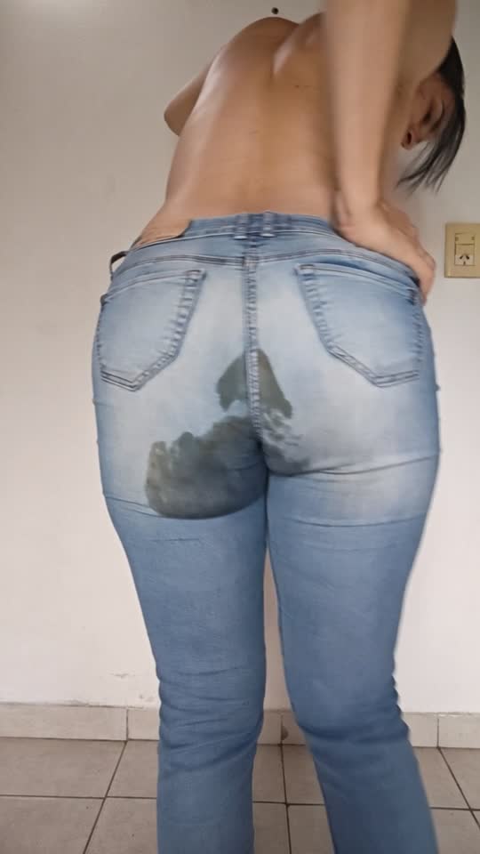 Amy_Dirty00 � My Jeans Are Overflowing With Diarrhea! [SD 540P]