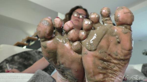 France Miss Eva - Allez Raclure leche mes pieds! (Insultes et mepris) [FullHD 1080P]  