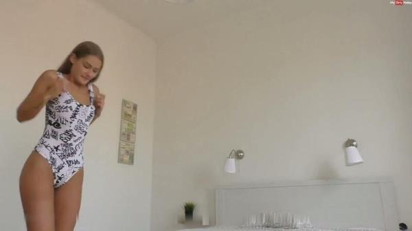 Teendreams - Sexy Supermarktkassiererin wollte Bewerbungsfotos machen lassen [FullHD 1080P]  - MyDirtyHobby