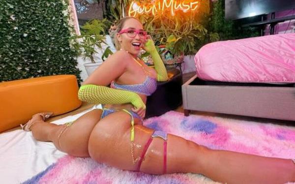 Briana Moon - She Gets Multiple Loads Of Cum! [FullHD 1080P]  - GoonMuse