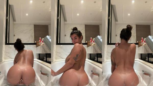 Ika D'Auria (bufalika, ika_dauria) - Bathtub [HD 720P]  - OnlyFans