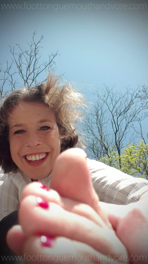 Nora - Humiliates Her Tiny Tinder Date With Her Feet [FullHD 1080P]  