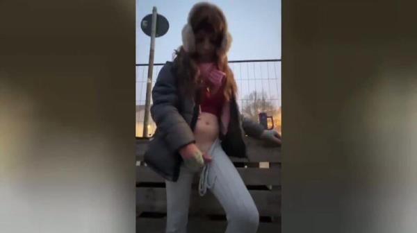 TV_Helena_Kimberly - Von wegen besinnlich - Geile Sauereien aufm Weihnachtsmarkt -... [FullHD 1080P]  - MyDirtyHobby