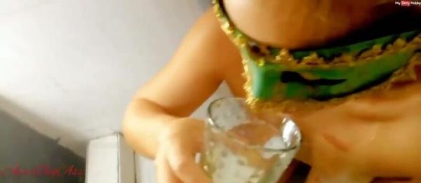 april-bigass - Erstes Video trinken nur pinkeln [HD 720P]  - MyDirtyHobby