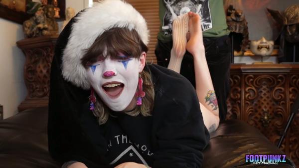 Footpunkz - Clown Babe POV Footjob with Big Size 12 Feet [FullHD 1080P]  