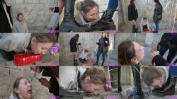 Licking Girls Feet - Sarah And Victoria Pet On A Chain Hd [FullHD 1080P]  