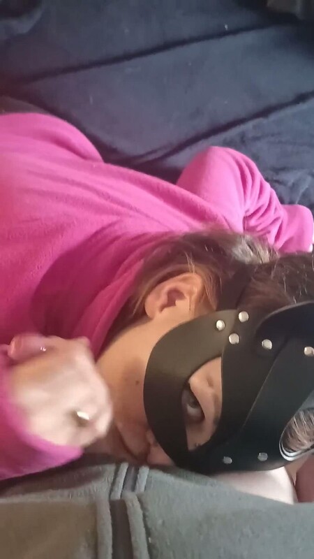 XxxAlexandra2002 - Blowjob in meiner Fleecejacke lasst ihn ordentlich abspritzen [FullHD 1080P]  - MyDirtyHobby