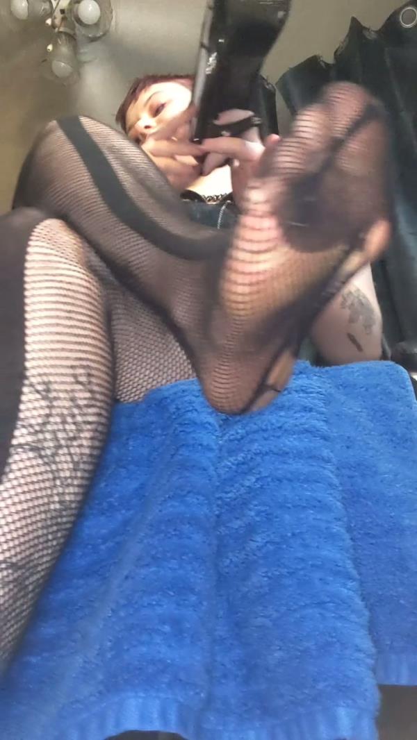 CurvyElvishGirl - A Pedicure To Tease My Foot Bitch [HD 720P]  