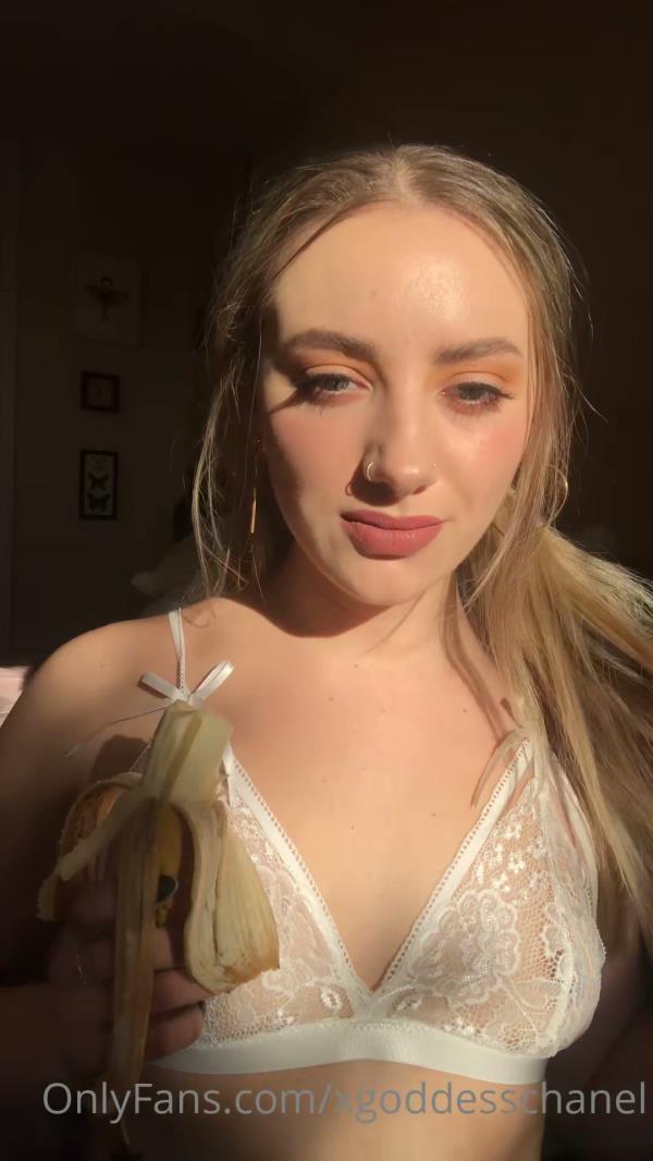 Goddess Ava Onyx - Everything I Do Makes You Weak. You Will Stroke Your Miserable Cock While You Watch Me Eat A Snack [FullHD 1080P]  