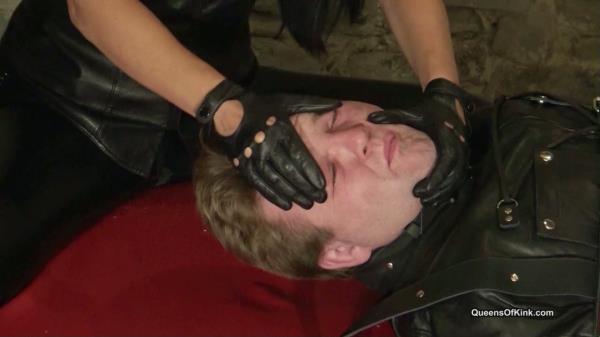 Queens of Kink - Fetish Liza and Nomi Melone - Leather bound ashtray slave [HD 720P]  