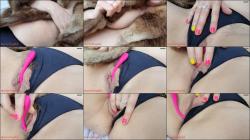 Munichgold - Kleine Schlampe Mit Langen Labien Pussy Lippen Macht Es Sich Im Pelzm... [FullHD 1080P]  - MyDirtyHobby