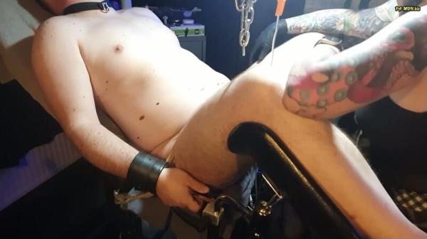 Femdom-Team-German - Der Sklave Bekommt Einen Dicken Sack Mit 500ml Kochsalzlosung... [FullHD 1080P]  - MyDirtyHobby