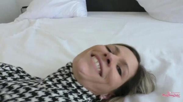 MellyBunnyLuder - User Tom Thokumb macht heimliches Spannervideo zum 60. Geburtstag [FullHD 1080P]  - MyDirtyHobby