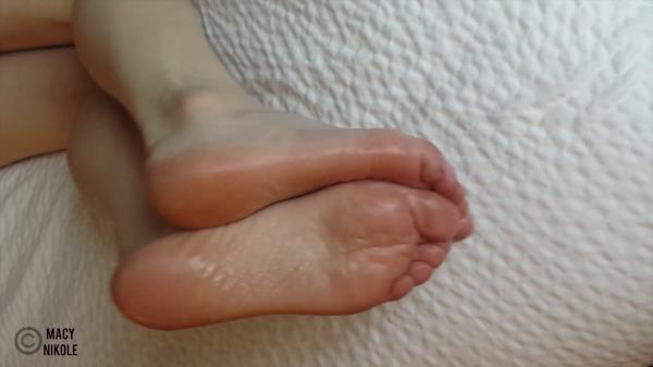 Macy Nikole - Quickie Foot JOI [4K 2160P]  