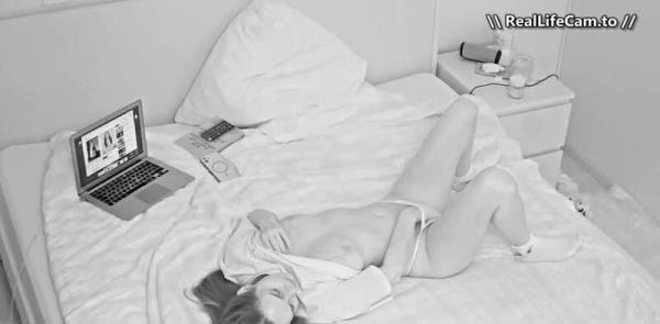 Reallifecam - Leora Have Hot Pussy Fingering In The Dark 05.06.2026 [SD 572P]  