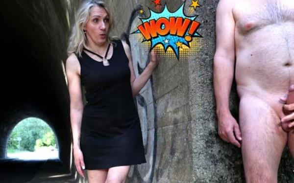 Martina Sinblond - Public Jerking [FullHD 1080P]  - 4KCFNM