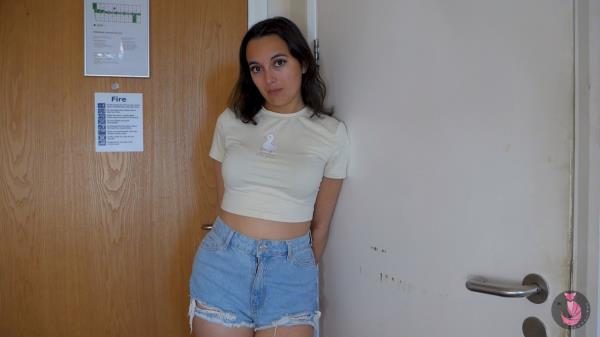 Summer Fox - Seduced By Your Younger Neighbour [FullHD 1080P]  