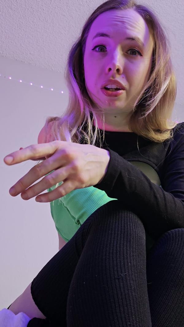 GoddessKayQueen - CEO Giantess Shrinks You Down [4K 2160P]  