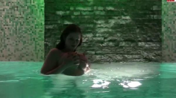 Julia-Jones - Sexy im Pool [FullHD 1080P]  - MyDirtyHobby