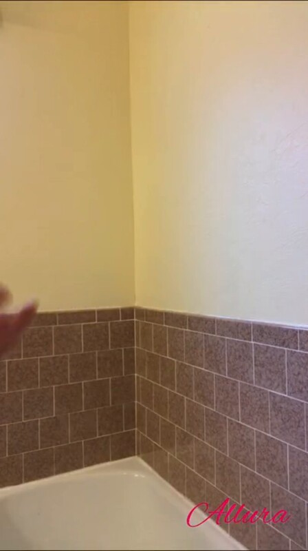 Allura � Public bathroom shit and piss [SD 404P]