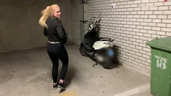 SteffiBlond - Den Spanner vom Oldi bepisst - das hat die Roller Sau verdient - Tei... [FullHD 1080P]  - MyDirtyHobby
