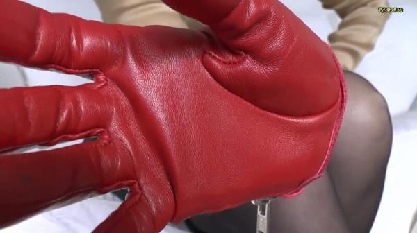 Lady_Victoria_Valente - Intensives Schn?ffeln an Meinen Roten Lederhandschuhen [FullHD 1080P]  - MyDirtyHobby