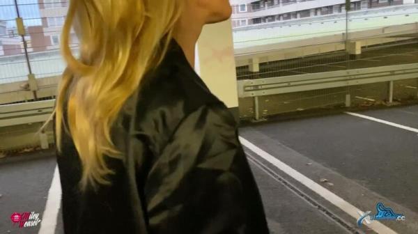 Miley-Weasel - Sexy Blondine Ferngesteuert Beim Shopping [FullHD 1080P]  - MyDirtyHobby