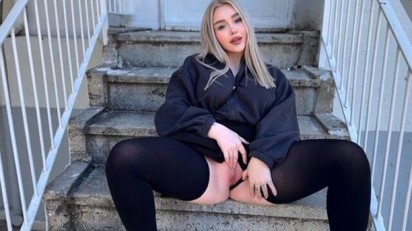 Blondessa - SHOWS OFF TITS AND PUSSY ON THE STREET ON THE FIRST DATE! CUM IN THIS SLUT! CREAMPIE! BIG ASS! [FullHD 1080P]  