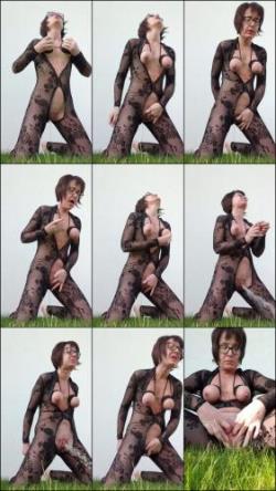 JulieEroticDress - Starkes ostern, squirting im freien [HD 720P]  - MyDirtyHobby