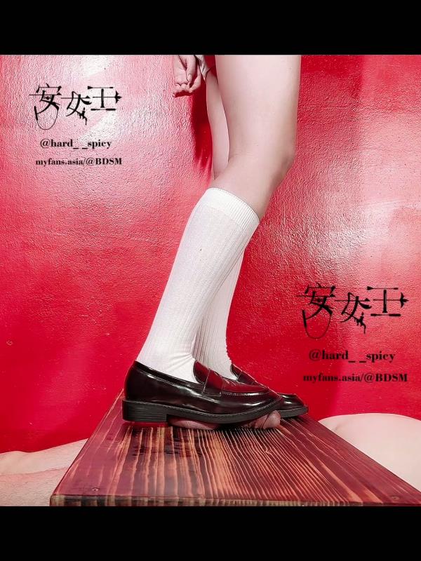 Mistress Ann - Red Wall Episode 3 Mistress Ann Steps On His Balls With High School Shoes In Cockbox [FullHD 1080P]  