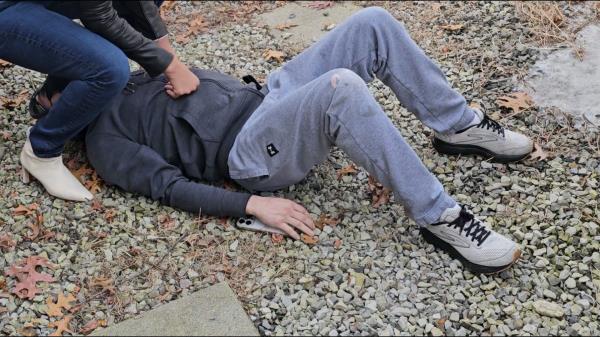 Ballbusting Bianca - Dominabianca - Ballbustingbianca Humiliating Outdoor Fan Meet [FullHD 1080P]  