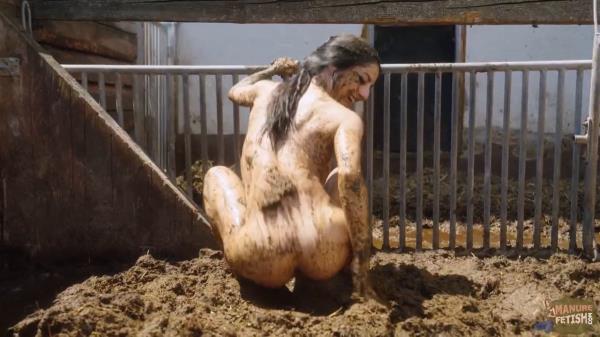 Going Crazy In Pigshit [HD 1280P]  