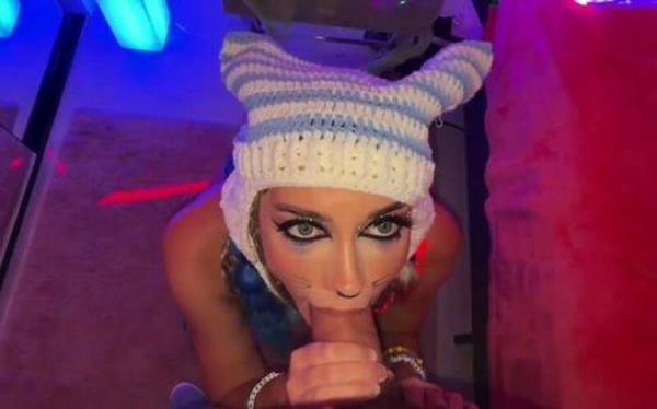 Khloe Kapri - She Gets Her Pussy Pounded [4K 1440P]  - RaveBunnies