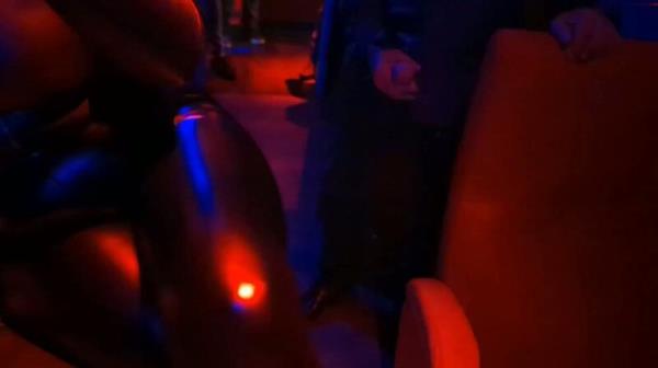 nylonwife - LEGGINGMAUS IM PORNOKINO 2 - VOR WIXENDEM PUBLIKUM AUF DEM GYNOSTUHL [FullHD 1080P]  - MyDirtyHobby