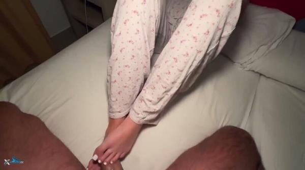 MyCuteGirlfriend69 - Stiefschwester Mia scrollt, Reels, aber lass mich auf ihre we... [FullHD 1080P]  - MyDirtyHobby