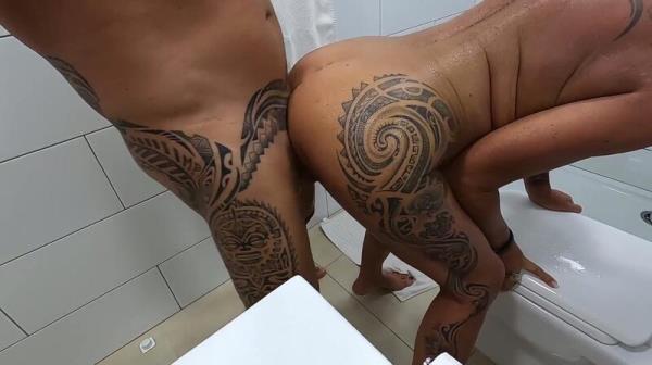 Jenny_Hardt - Im Bad ins Maul gepisst und abgefickt [FullHD 1080P]  - MyDirtyHobby