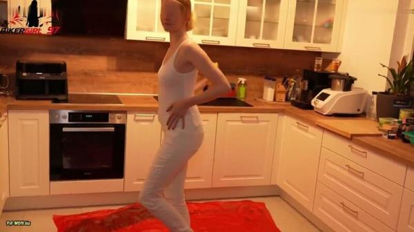 Bikergirl_97 - Perverses Selbstanpissen in Wei?er Jeans Und Wei?em Top Eskaliert [FullHD 1080P]  - MyDirtyHobby