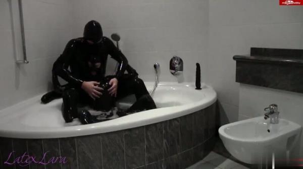 LaraLatex - Lara nimmt ein Bad Part 2 [HD 720P]  - MyDirtyHobby
