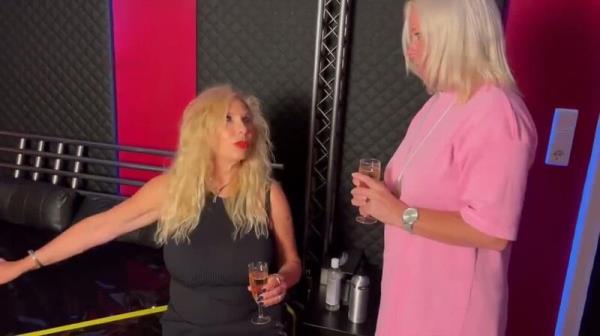 Tina_Boosom - Meine Freundin - Die Fickmaschine [HD 720P]  - MyDirtyHobby