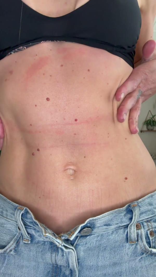 JodisLips - Bellybutton fingering and play [FullHD 1080P]  