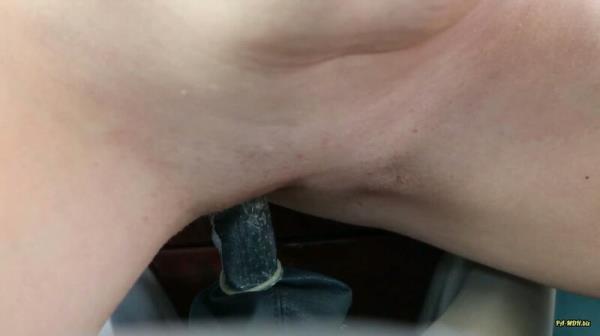 AnnaHomeMix - Sexy rothaariges schatzchen fickt sich mit schalthebel in einem auto [FullHD 1080P]  - MyDirtyHobby