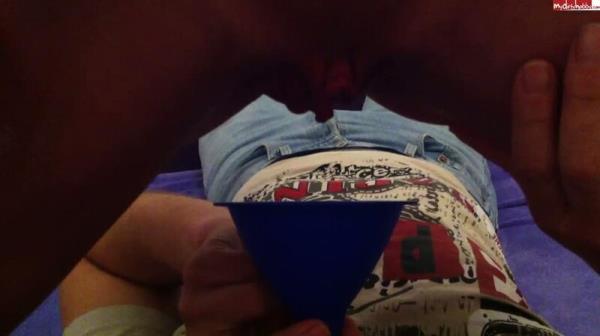 MuskelladyFlexi - NS durch den Trichter teil 2 [HD 720P]  - MyDirtyHobby