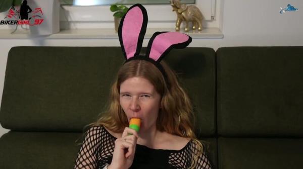 Bikergirl_97 - Osterhaschen masturbiert mit Karotten Vibrator [FullHD 1080P]  - MyDirtyHobby