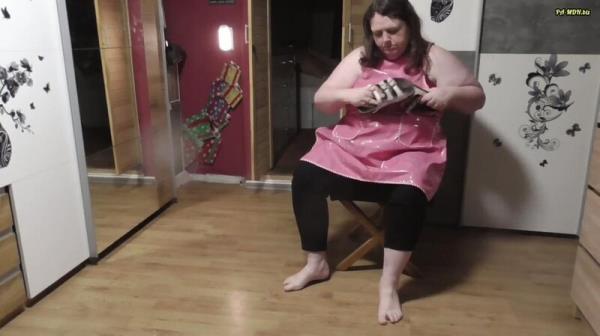 tammara28 - Im Gummischurze Mach Ich Die Hausschuhe Platt [FullHD 1080P]  - MyDirtyHobby