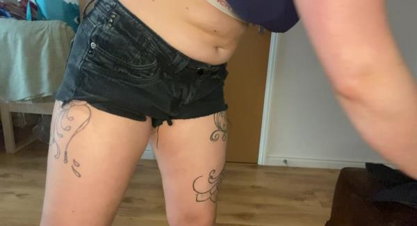 Delilah Jynx - I hate ill fitting clothes but I love to cut them off [SD 586P]  