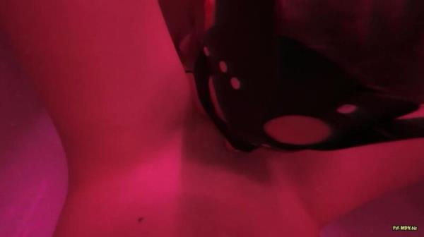 LolaPrive - 2 geile Girls in der Badewanne - Julie verwohnt mich richtig [FullHD 1080P]  - MyDirtyHobby