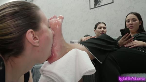 Licking Girls Feet - BEATRICE and VICTORIA - Cruel Treatment! [FullHD 1080P]  