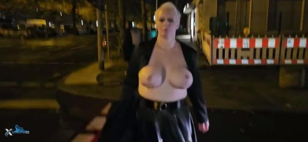 UserBitch - Topless Durch Berlin [HD 720P]  - MyDirtyHobby