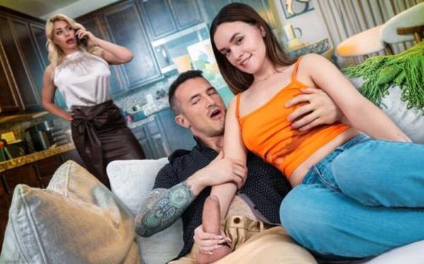 Bambi Blitz, Khloe Kingsley - We Have To Be Quiet, Your Mom Will Hear Us [FullHD 1080P]  - FamilyStrokes